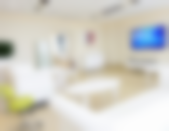 二、深圳美莱口腔门诊部医生团队，打造专精诊疗服务