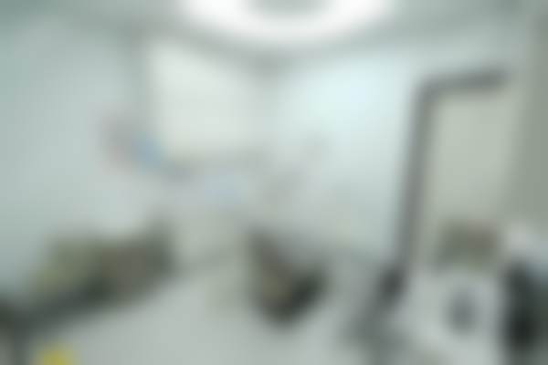 二、深圳佳誉口腔门诊部医生团队，打造专精诊疗服务