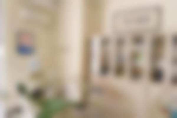 二、广州花都区经典口腔门诊部医生团队，打造专精诊疗服务